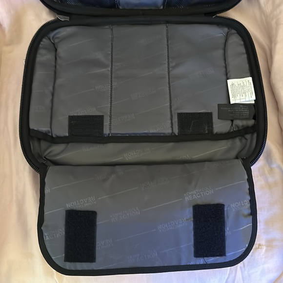 Kenneth Cole Reaction laptop case with carrying strap Fits 13” wide laptop snug - Picture 6 of 8